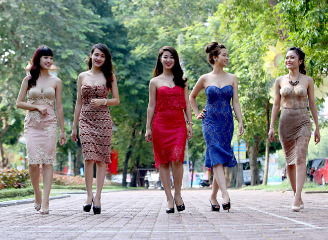 Những bộ đầm dạ hội tôn lên vóc dáng gợi cảm cho các nữ sinh xinh đẹp
