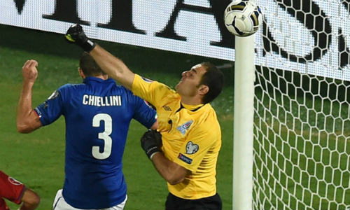 HLV Conte muốn các ngôi sao Italia chơi quyết liệt - 1