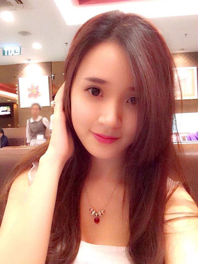 Midu thời gian gần đây không tham gia hoạt động nào trong làng giải trí khiến nhiều người còn nghi vấn cô nàng sẽ lên xe hoa. Tuy nhiên thực tế Midu chỉ muốn dành thời gian cho gia đình.
