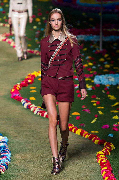 Sao ngoại nhanh nhạy và sành điệu với thời trang - 10