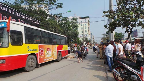 Va chạm xe bus, nữ phóng viên Đài tiếng nói VN tử nạn - 1