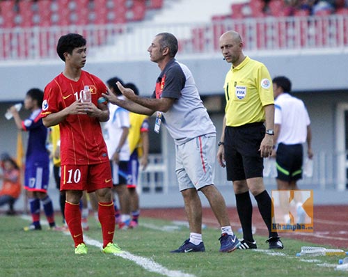 HLV U19 VN: Sướng run người rồi lại "chết lặng" - 2