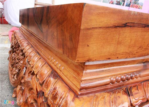 Sập gỗ mun nguyên khối giá hơn nửa tỷ đồng - 3