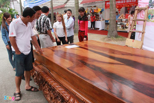 Sập gỗ mun nguyên khối giá hơn nửa tỷ đồng - 7