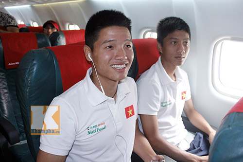 Bầu Đức đến động viên U19 Việt Nam tại Yangon - 1