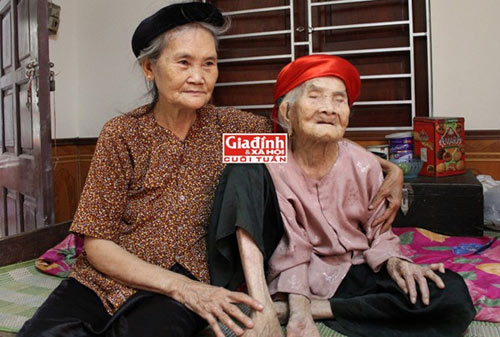 Cụ bà 110 tuổi có biệt tài cộng tiền nhanh hơn máy tính - 1