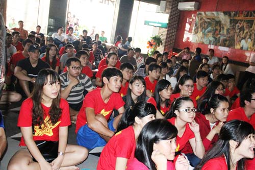 Nhìn lại phút “phát cuồng” của fan Việt dõi theo U19 - 1
