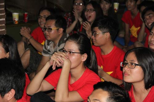 Nhìn lại phút “phát cuồng” của fan Việt dõi theo U19 - 4