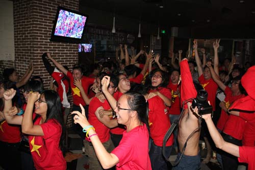 Nhìn lại phút “phát cuồng” của fan Việt dõi theo U19 - 6