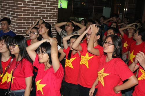 Nhìn lại phút “phát cuồng” của fan Việt dõi theo U19 - 9