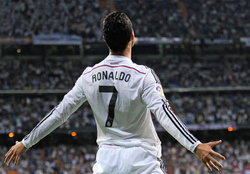 VĐV vĩ đại nhất lịch sử: Ronaldo bỏ xa Messi - 1