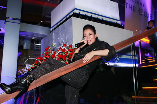 Thu Minh và lần hiếm hoi biểu diễn tại bar sau lấy chồng - 5