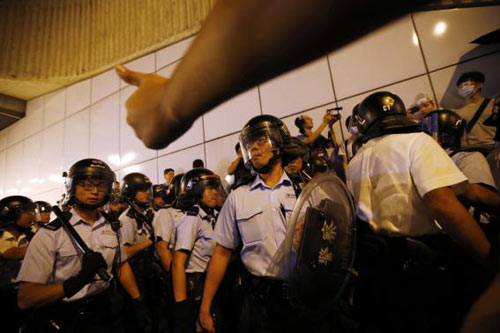 Hong Kong: Cảnh sát bắt 45 người biểu tình - 1