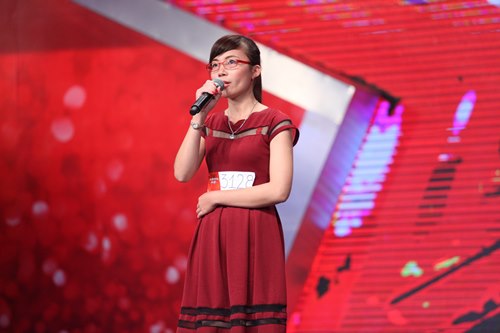 Cô gái Quảng Ninh khiến BGK Vietnam's Got talent "nhăn mặt" - 1