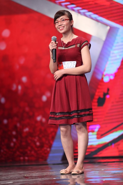 Cô gái Quảng Ninh khiến BGK Vietnam's Got talent "nhăn mặt" - 2