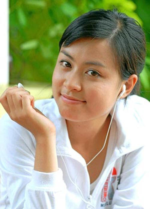 Hình ảnh khác biệt của 4 người đẹp màn ảnh lấn sân ca hát - 3