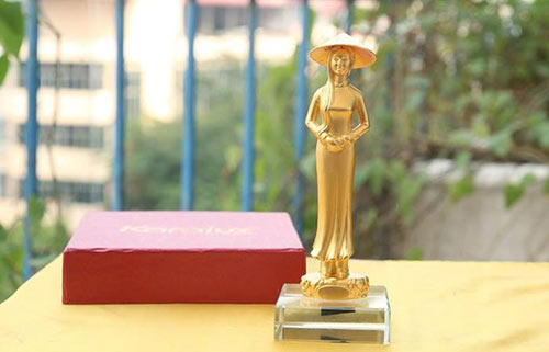 45 triệu đồng quà "độc" gắn kim cương, ruby đỏ dịp 20/10 - 1