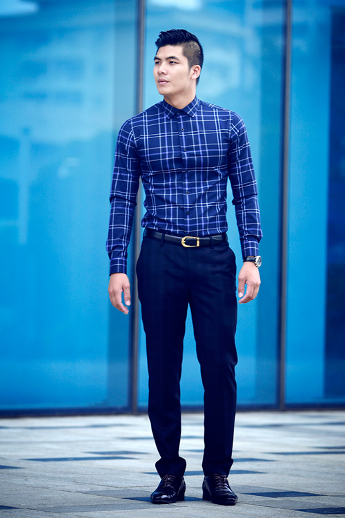 Khắc Hoàn tư vấn mặc sơ mi ôm cho hình thể nhỏ - 2