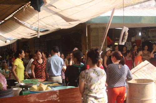 HN: Chủ đầu tư bất ngờ khoan chợ, tiểu thương nổi giận - 2