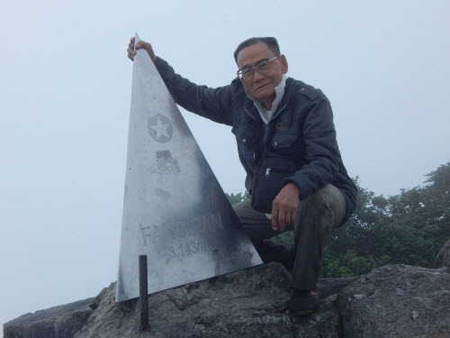 Cụ ông 84 tuổi chinh phục đỉnh Phan-xi-păng - 1