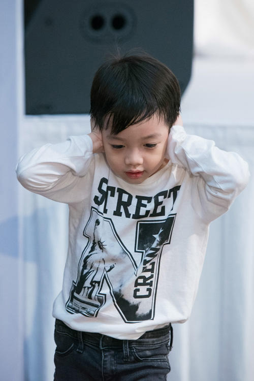 Loạt ảnh hiếu động đáng yêu của con trai Hà Hồ - 7