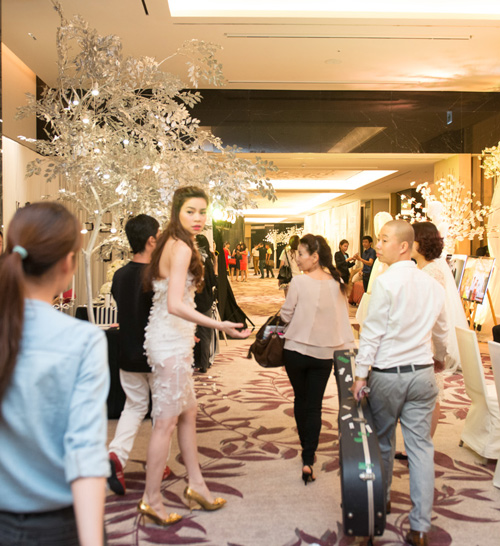 Loạt ảnh hiếu động đáng yêu của con trai Hà Hồ - 11