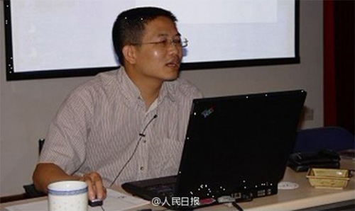 TQ: Giáo sư bị treo bằng vì lên giường với sinh viên - 1