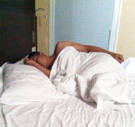 TQ: Giáo sư bị treo bằng vì lên giường với sinh viên - 2