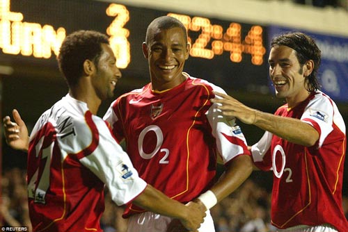 Nhớ về kỷ lục bất bại của Arsenal 10 năm trước - 8