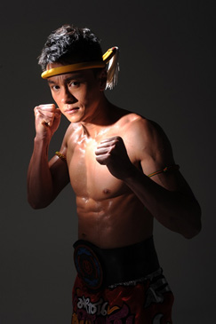 Trịnh Gia Dĩnh hóa “ông vua” quyền anh - 4