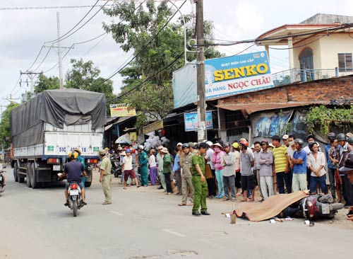 2 phụ nữ tử nạn dưới bánh xe chiều cuối tuần - 1