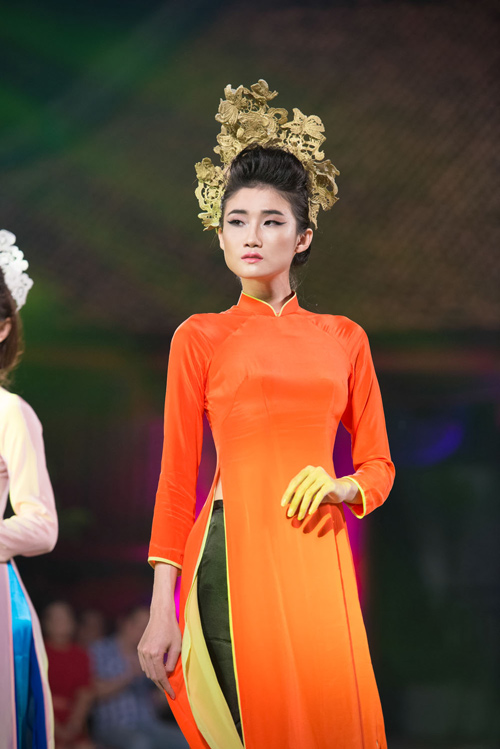 Hoa hậu Thùy Dung lung linh cùng áo dài - 13