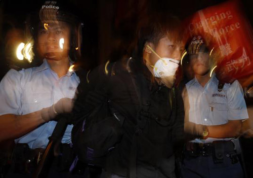 Sắp đàm phán, đụng độ vẫn nổ ra ở Hong Kong - 4