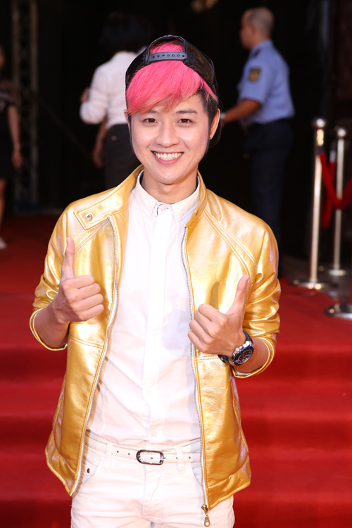 Mai Phương Thúy đọ sắc với hàng loạt hot girl - 2