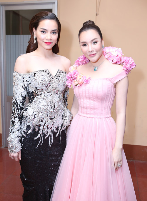 Mai Phương Thúy đọ sắc với hàng loạt hot girl - 15