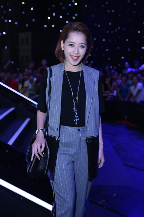 Mai Phương Thúy đọ sắc với hàng loạt hot girl - 8