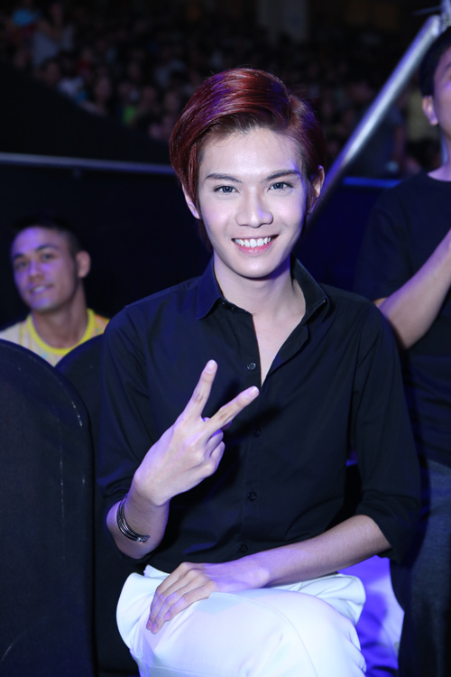 Mai Phương Thúy đọ sắc với hàng loạt hot girl - 3