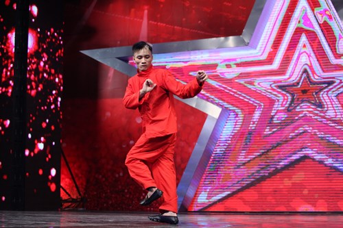 Cười nghiêng ngả với "thánh quẩy" của Vietnam's got talent - 2