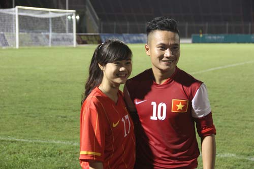 CĐV nữ xinh đẹp, cụ già, em nhỏ cuồng nhiệt ở giải U21 - 13