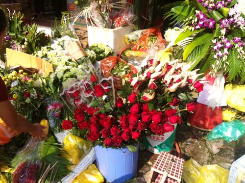 Hà Nội: Hoa tươi "hét" giá cao gấp 3 lần dịp 20/10 - 2