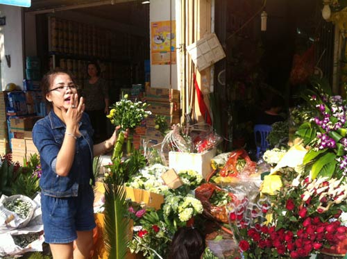 Hà Nội: Hoa tươi "hét" giá cao gấp 3 lần dịp 20/10 - 2