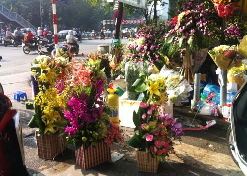 Hà Nội: Hoa tươi "hét" giá cao gấp 3 lần dịp 20/10 - 10
