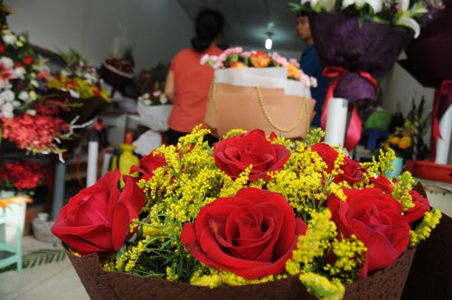 Hà Nội: Hoa tươi "hét" giá cao gấp 3 lần dịp 20/10 - 5