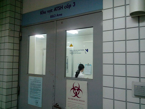 Việt Nam đủ khả năng xét nghiệm virus Ebola - 1