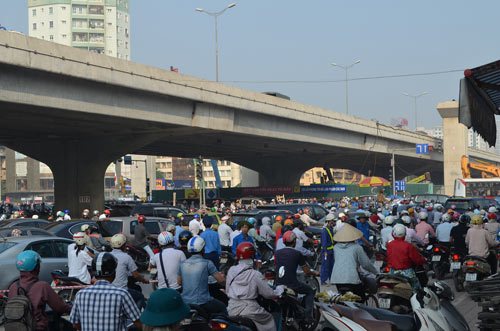 HN: Rào chắn đường để xây hầm chui Khuất Duy Tiến - 4