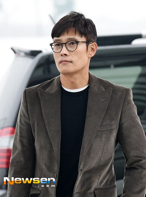 Lee Byung Hun già nua lần đầu xuất hiện sau scandal - 1