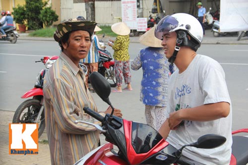 Cầu thủ U19 đá giải U21: Phe vé chen chúc, fan thẫn thờ - 7