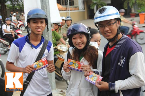 Cầu thủ U19 đá giải U21: Phe vé chen chúc, fan thẫn thờ - 11