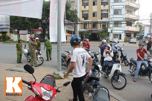 Cầu thủ U19 đá giải U21: Phe vé chen chúc, fan thẫn thờ - 12