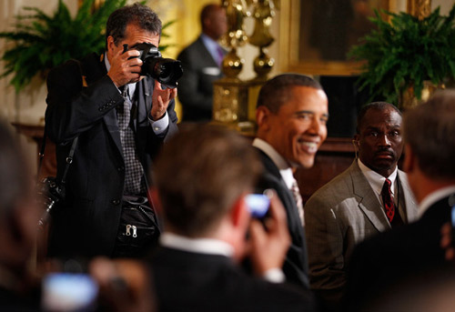 Phóng viên Mỹ chụp ảnh Obama "khổ sở" như thế nào? - 4